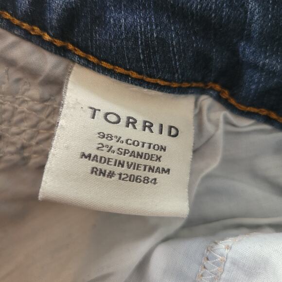Torrid Size 22 Distressed Jean Shorts Medium Wash Casual Everyday Vacation - Picture 6 of 8